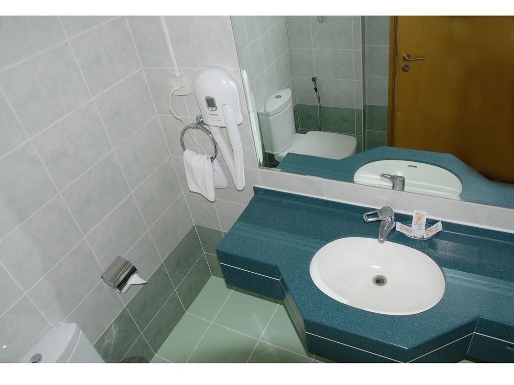 Kings Square Hotel Llc Дубай Екстериор снимка