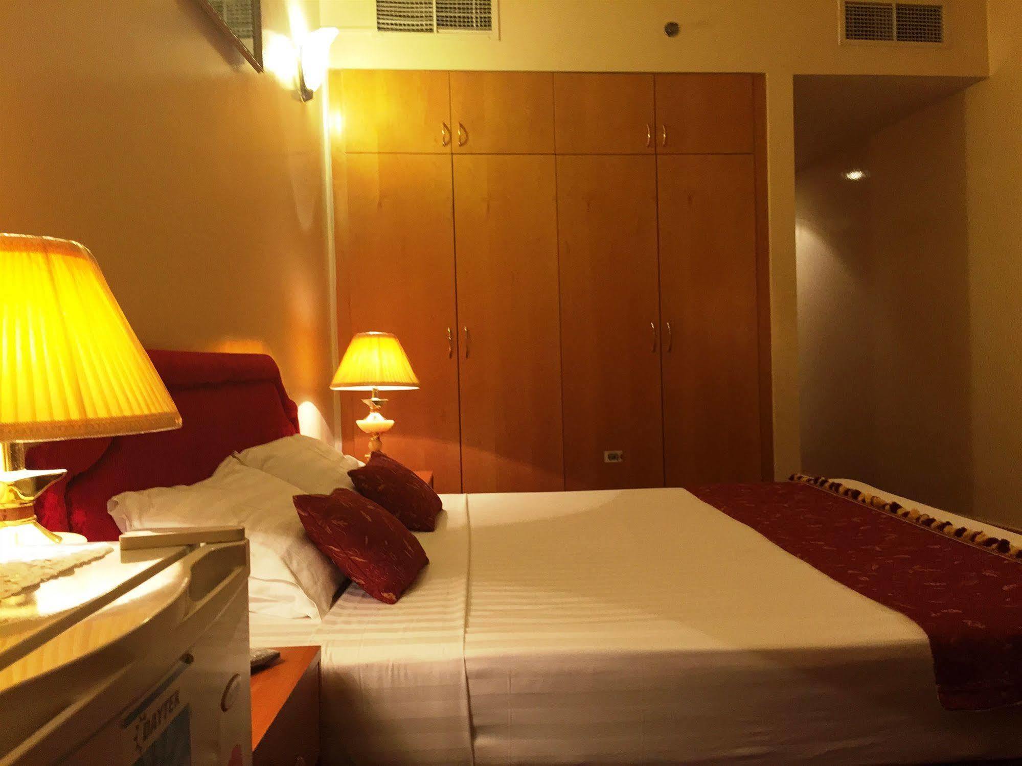 Kings Square Hotel Llc Дубай Екстериор снимка