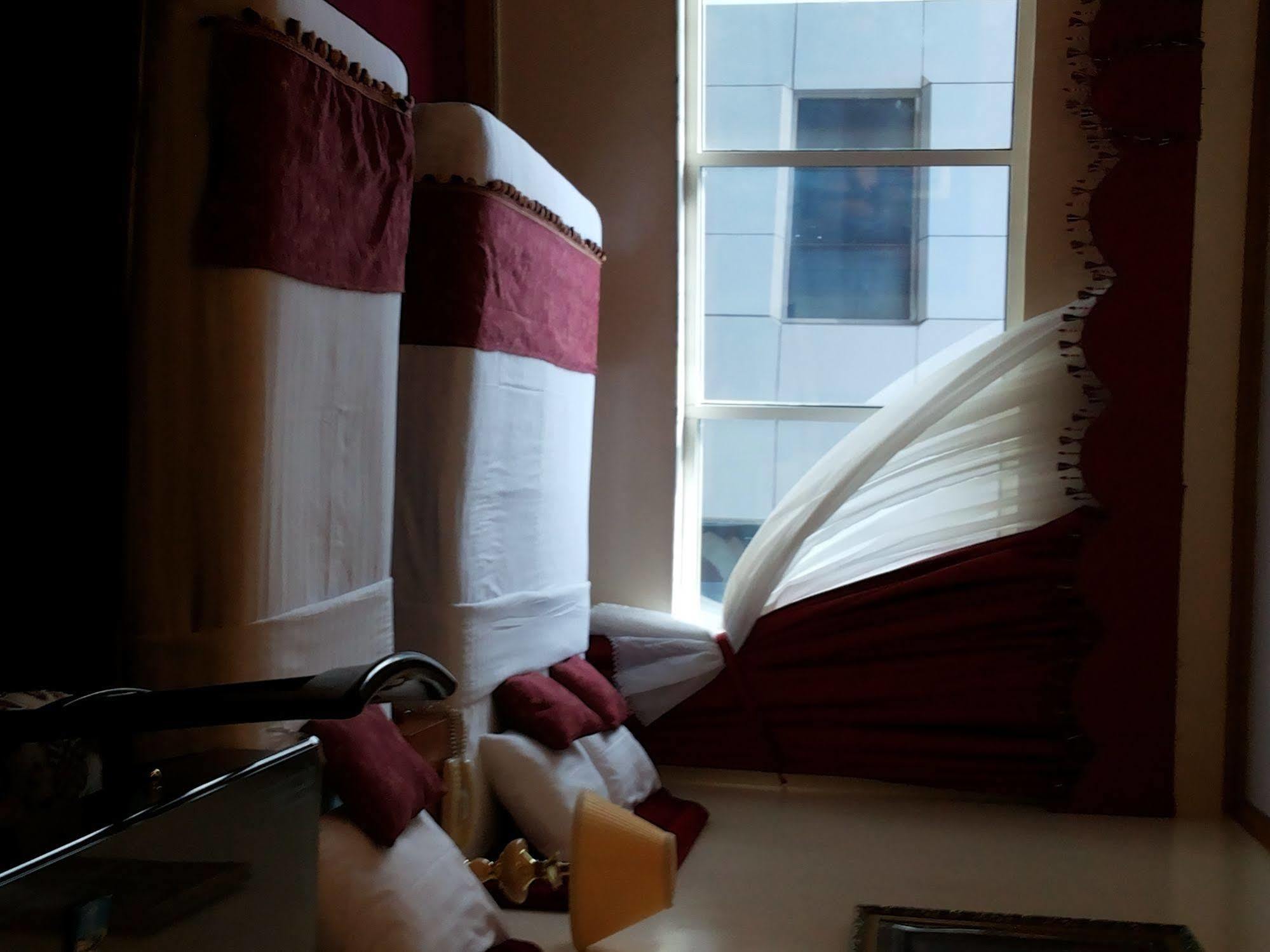 Kings Square Hotel Llc Дубай Екстериор снимка