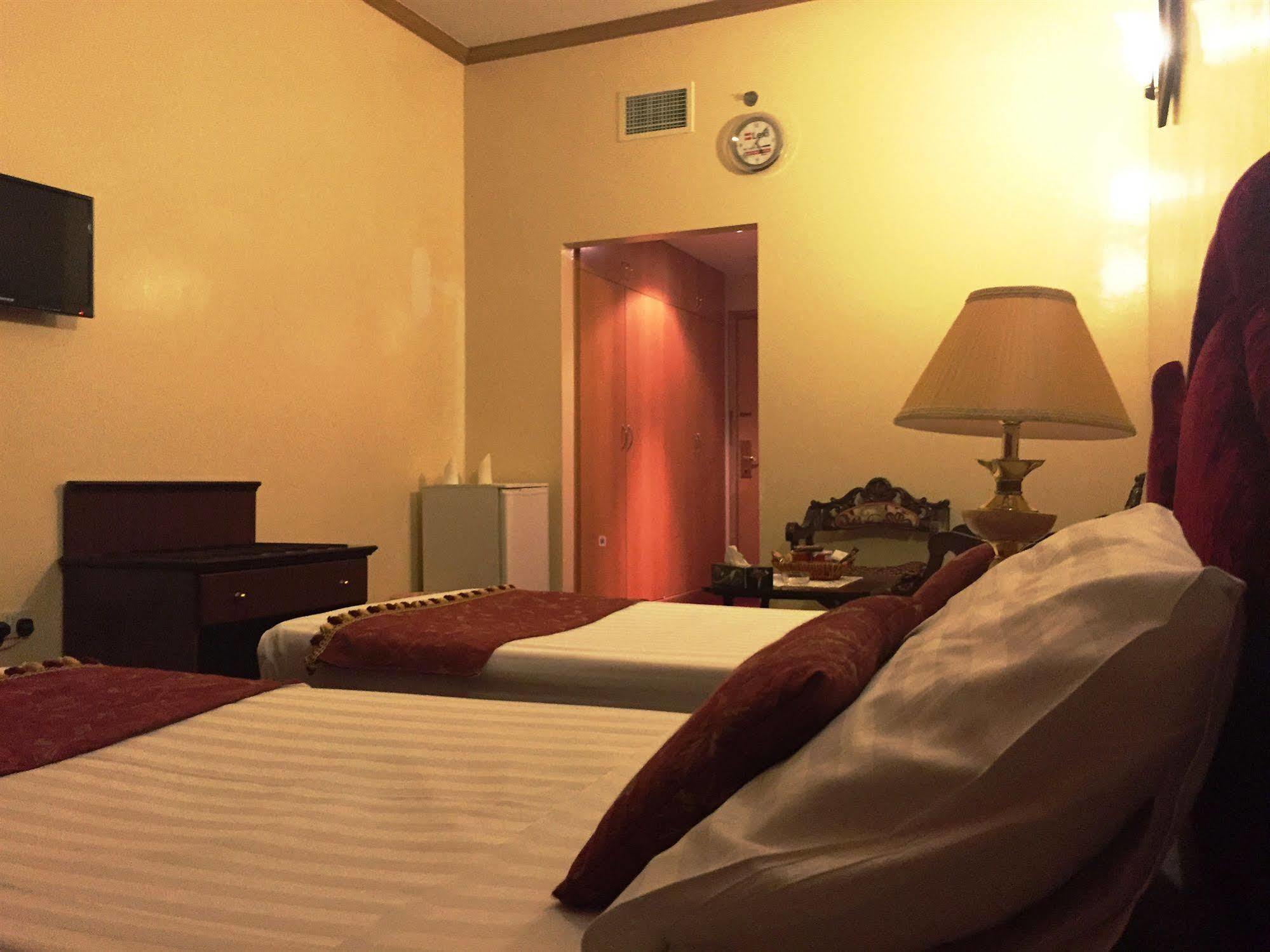 Kings Square Hotel Llc Дубай Екстериор снимка