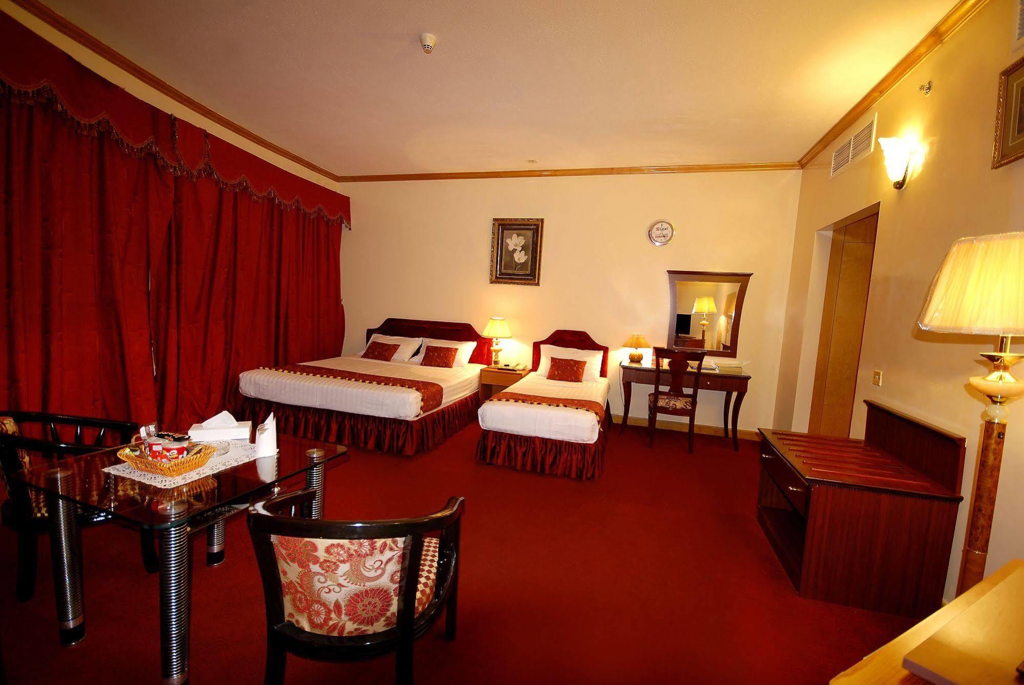 Kings Square Hotel Llc Дубай Екстериор снимка